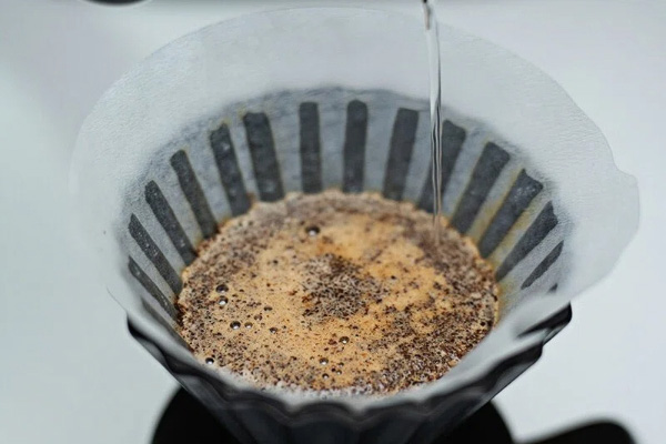 Arabic Qahwa vs Pour-Over Coffee