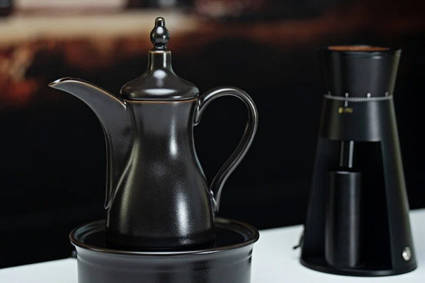 Arabic Qahwa vs Pour-Over Coffee