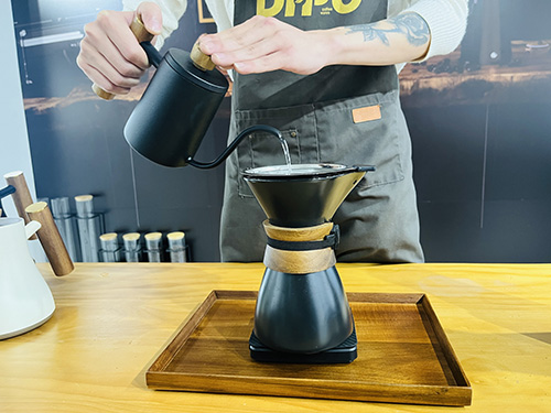 How to Make a Cup of Hand Drip Coffee