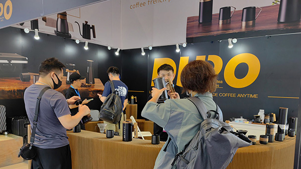 Showcase Homemade Coffee Equipment in Hotelex Shanghai Exhibition