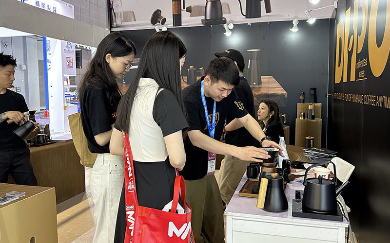 Showcase homemade coffee equipment in HOTELEX Shanghai Exhibition