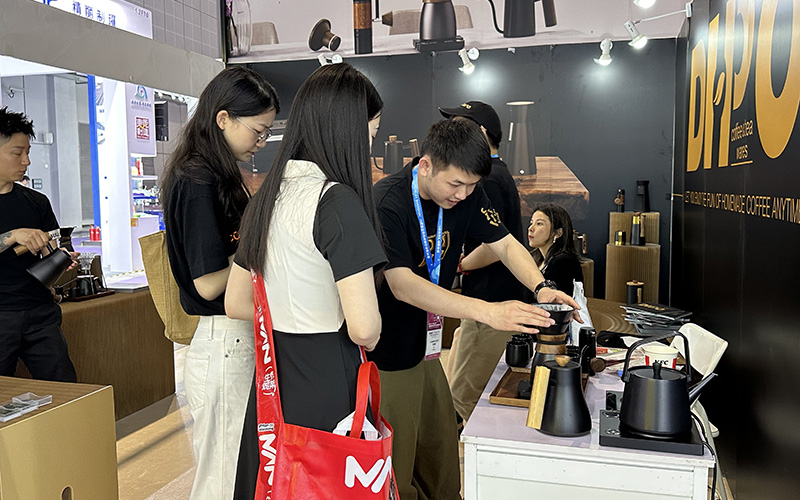 Showcase Homemade Coffee Equipment in Hotelex Shanghai Exhibition