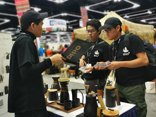 Showcasing high-end coffee equipment in EXPO